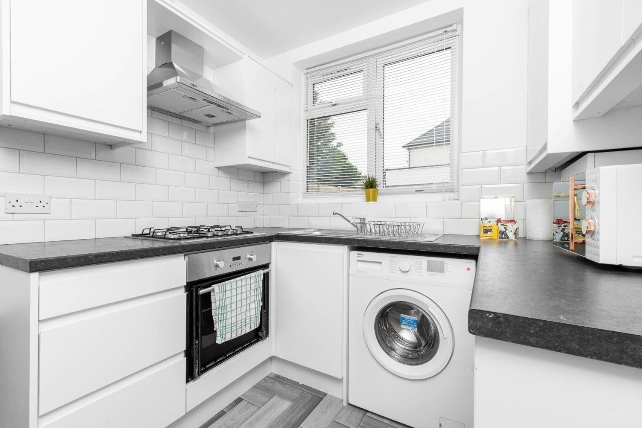 5 Bedroom House - 10 Guests - Multiple Off Street Parking - Garden - Smart Tv - Wifi - Contractors - Families - Groups バーミンガム エクステリア 写真