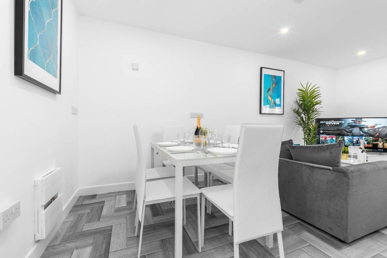 5 Bedroom House - 10 Guests - Multiple Off Street Parking - Garden - Smart Tv - Wifi - Contractors - Families - Groups バーミンガム エクステリア 写真